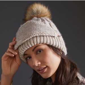 Faux fur pommed face mask beanie